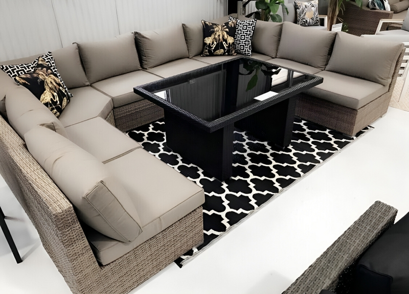 Reversible Outdoor Rug Back & White